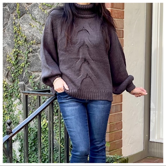 Chunky cable knit turtle neck sweater - Picture 4 of 9